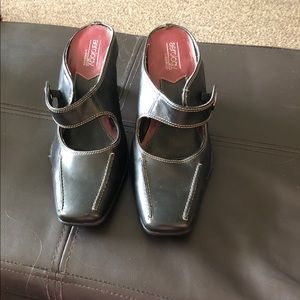 Aerology mule heeled shoe